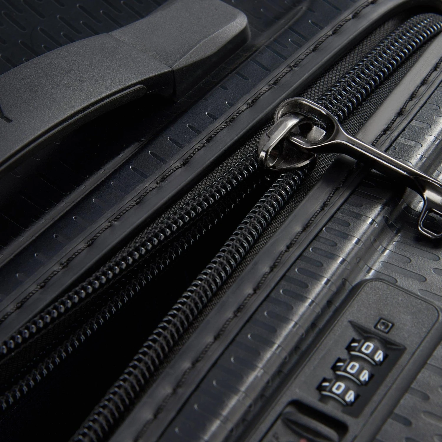 Delsey Turenne 26" Spinner Trunk 19 Delsey Turenne 26" Spinner Trunk - Image 17