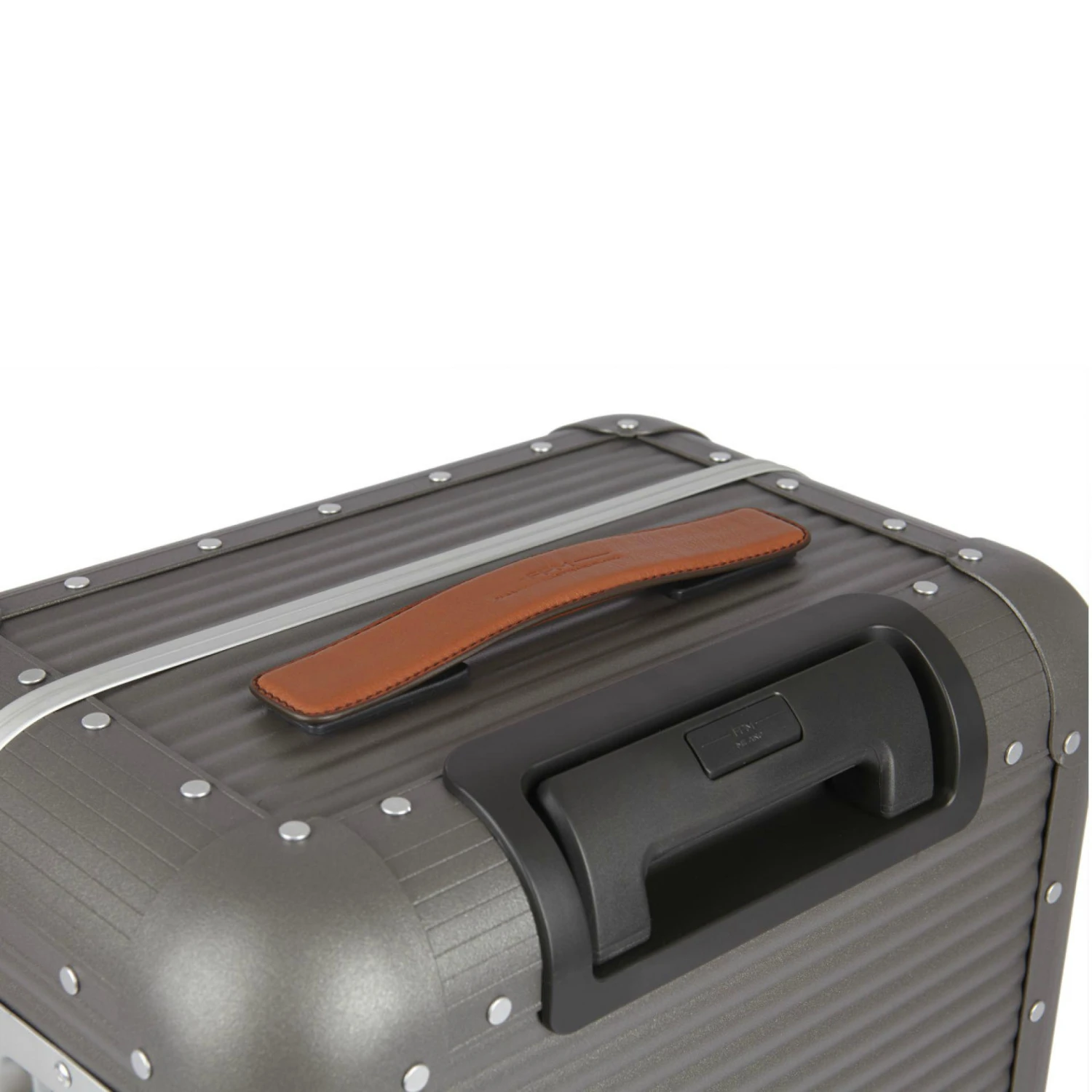 FPM Milano Bank Spinner 68 Silver Aluminum - Italian Leather Handle Medium Checked Luggage 12 FPM Milano Bank Spinner 68 Silver Aluminum - Italian Leather Handle Medium Checked Luggage - Image 10
