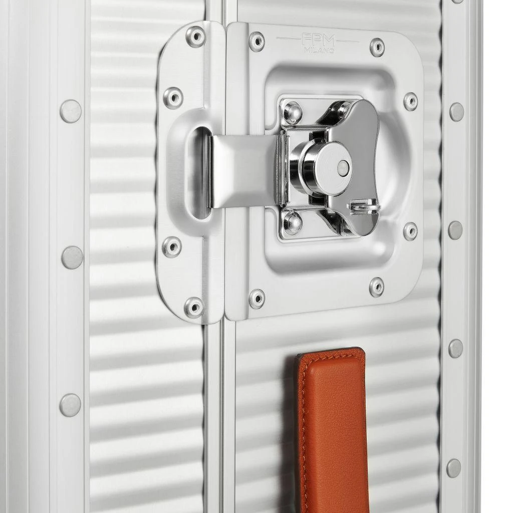 FPM Milano Bank Spinner 68 Silver Aluminum - Italian Leather Handle Medium Checked Luggage 13 FPM Milano Bank Spinner 68 Silver Aluminum - Italian Leather Handle Medium Checked Luggage - Image 11