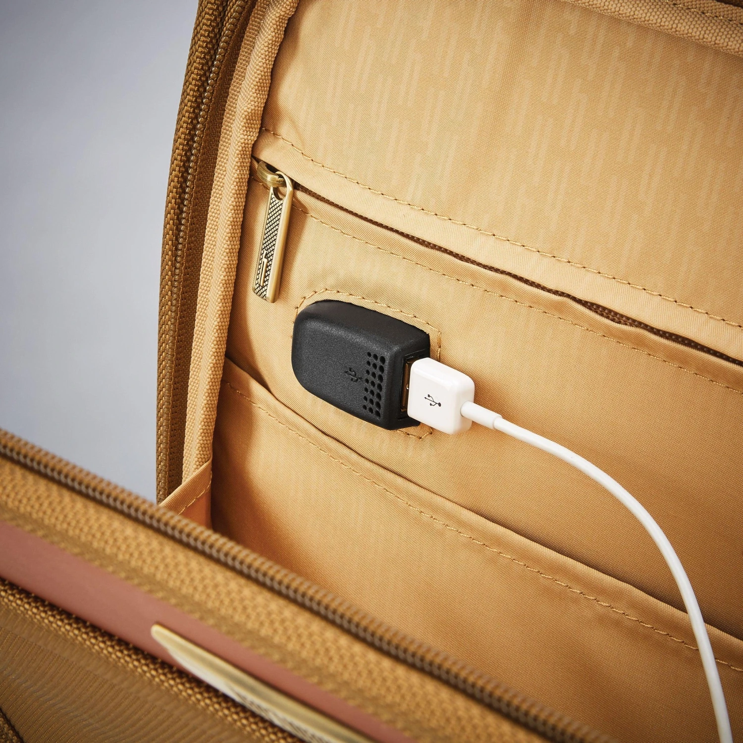 Hartmann Ratio Classic Deluxe 2 Global Carry-On Spinner 8 Hartmann Ratio Classic Deluxe 2 Global Carry-On Spinner - Image 6