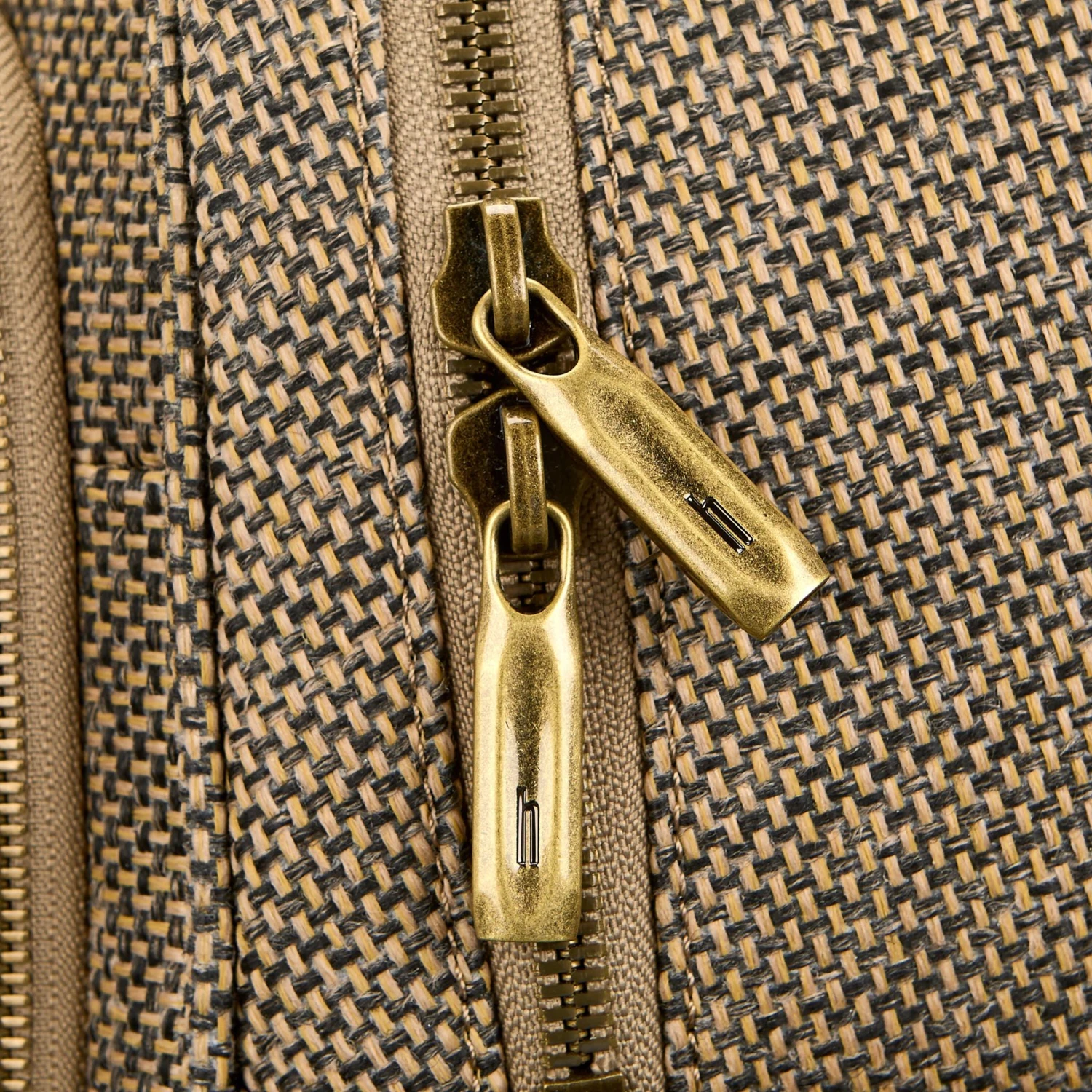 Hartmann Tweed and Leather – Classic Weather-Resistant Travel Backpack with Removable TecKit 7 Hartmann Tweed and Leather – Classic Weather-Resistant Travel Backpack with Removable TecKit - Image 5