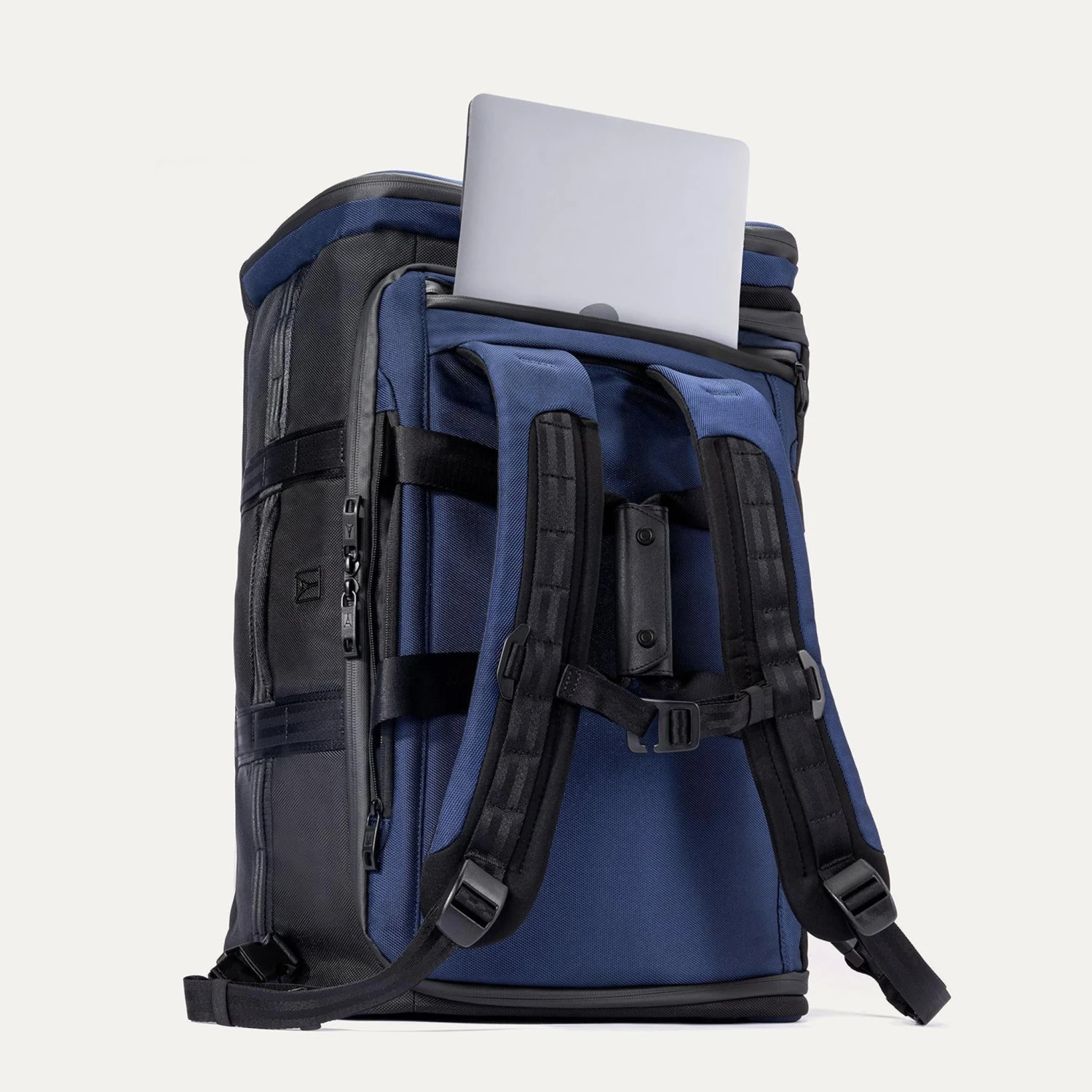 Travelpro Altitude Shadow Black ECOFAB – Convertible 2-in-1 Duffel & Backpack Travel Bag 5 Travelpro Altitude Shadow Black ECOFAB – Convertible 2-in-1 Duffel & Backpack Travel Bag - Image 3