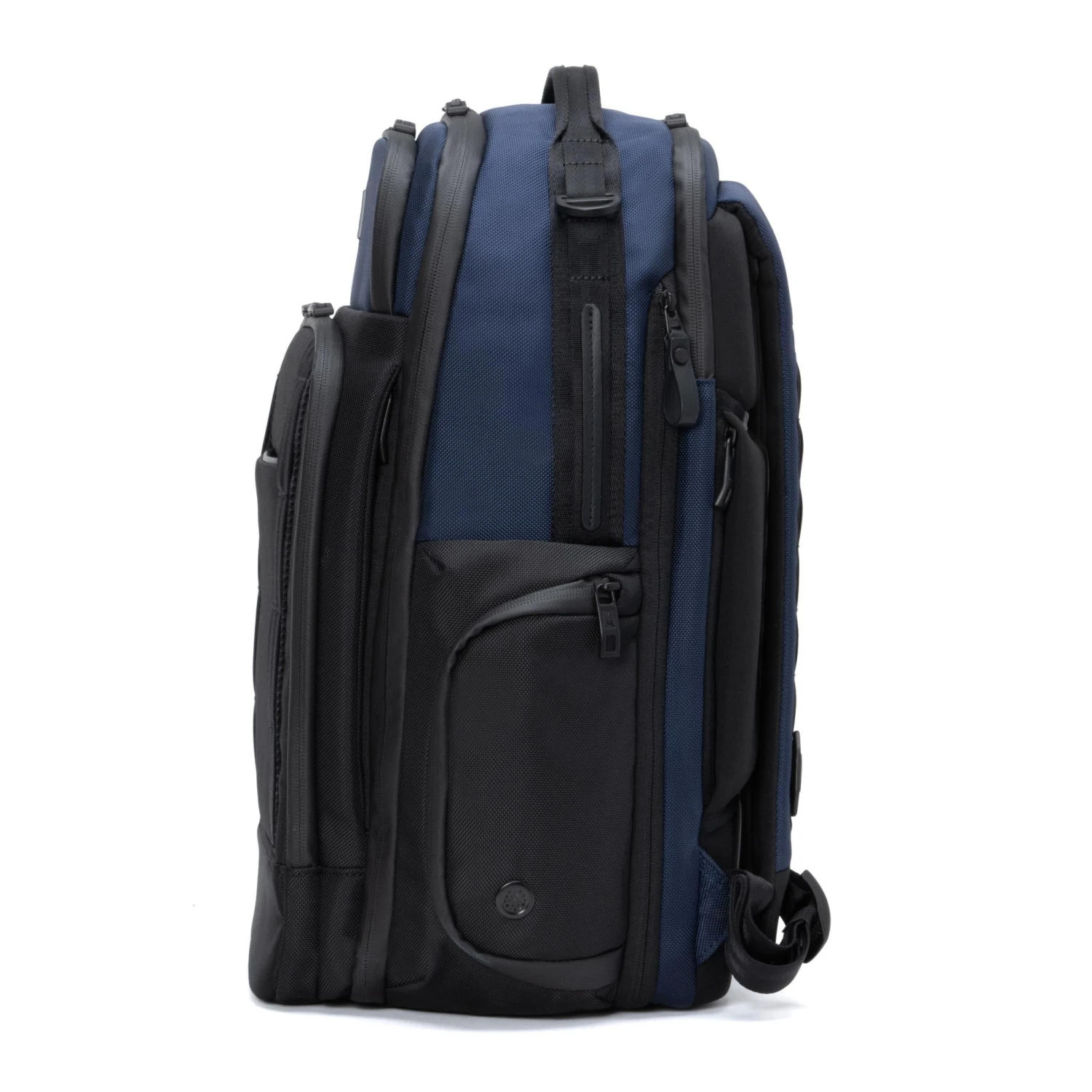 Travelpro Altitude Large Expandable Travel Laptop Backpack 30-36L 17 Travelpro Altitude Large Expandable Travel Laptop Backpack 30-36L - Image 15