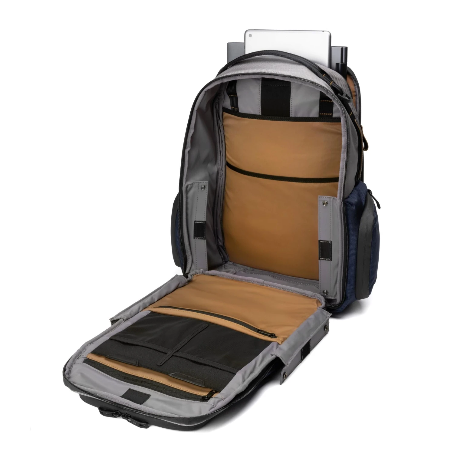 Travelpro Altitude Large Expandable Travel Laptop Backpack 30-36L 5 Travelpro Altitude Large Expandable Travel Laptop Backpack 30-36L - Image 3